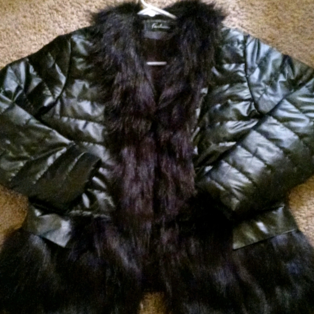 Woman's jacket /w fux fur trim